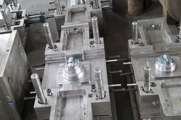 模具里面什么叫上模、下模？